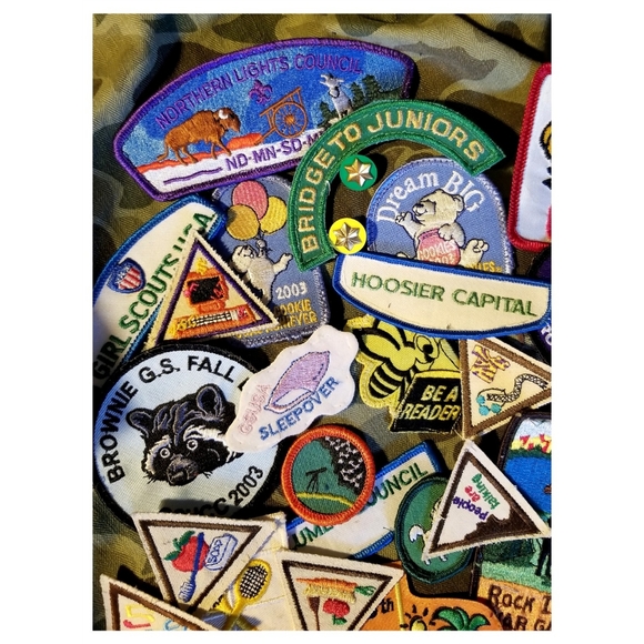 **Lot of Assorted Girl Scout/ Brownie Embroidered Patches** - Picture 2 of 4